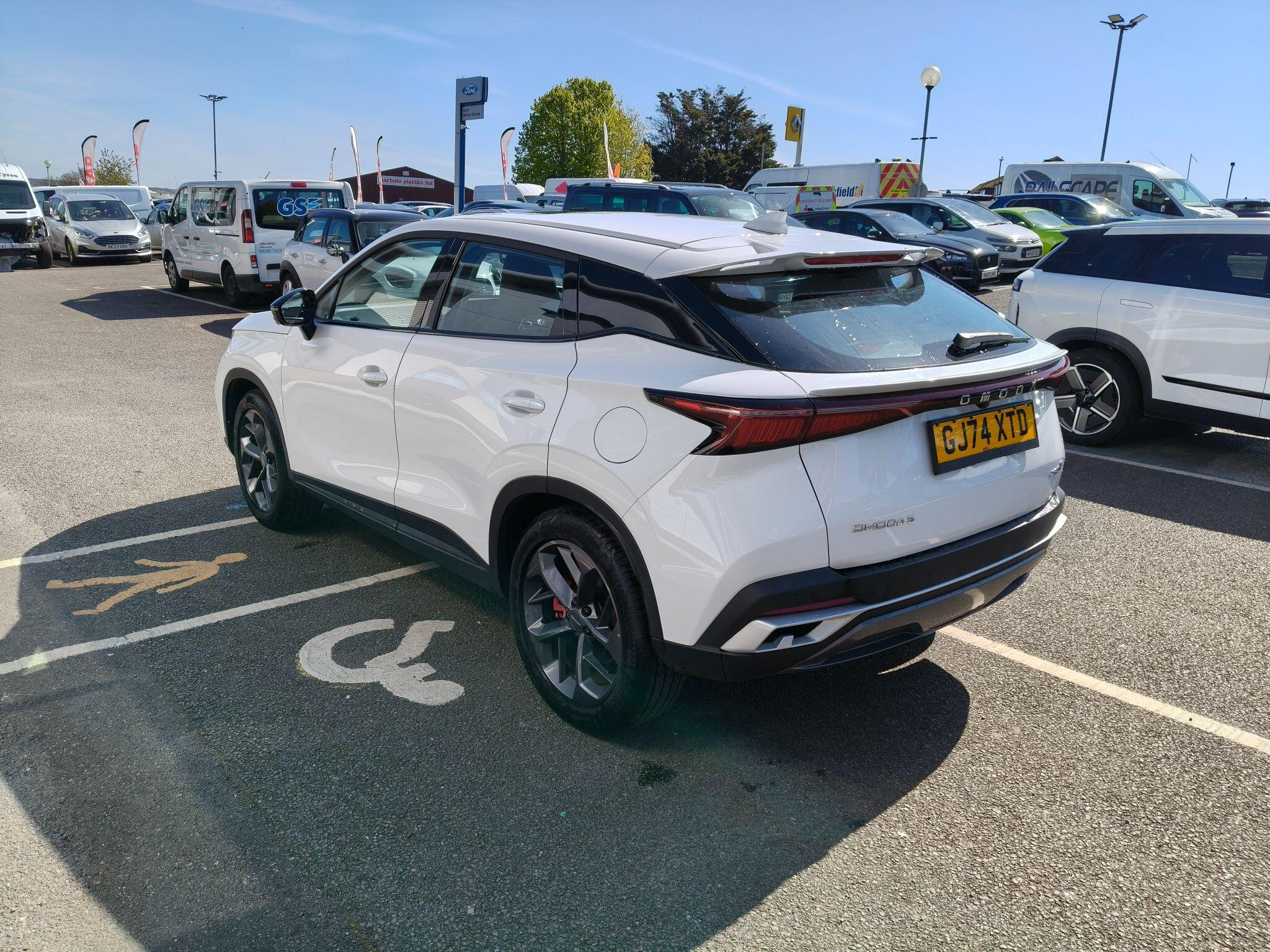 Large vehicle image